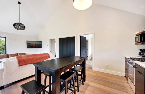 Egg Harbor Apartment | Nordica Loft-Walk to Egg Harbor