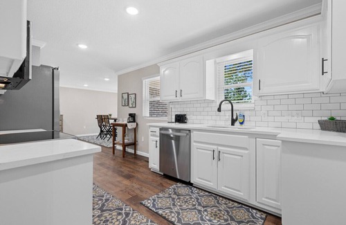 Russellville House | Nordin's Lake House Newly Renovated, Peaceful Lakefront Hideaway on Delaware Bay, Sleeps 10