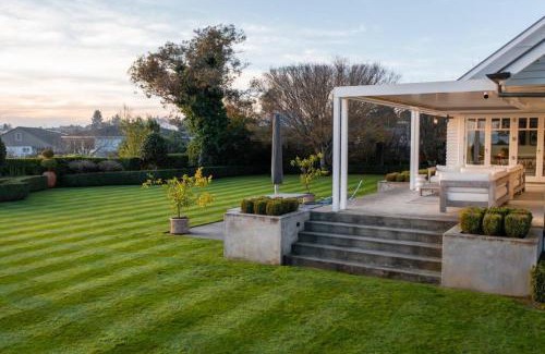 Waipahihi House | Norfolk House, Luxury Villa With Spa and Lake Views