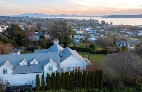 Waipahihi House | Norfolk House, Luxury Villa With Spa and Lake Views