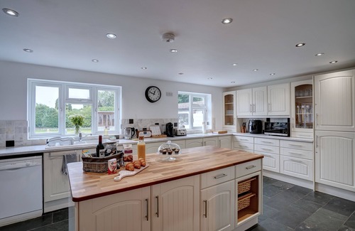Heacham Cottage | Norfolk Luxe Beach House Sleeps 8 Dog Friendly