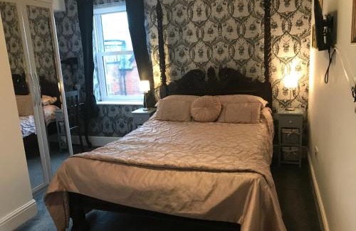 West Cliff House | Norman Guest House with Free Parking