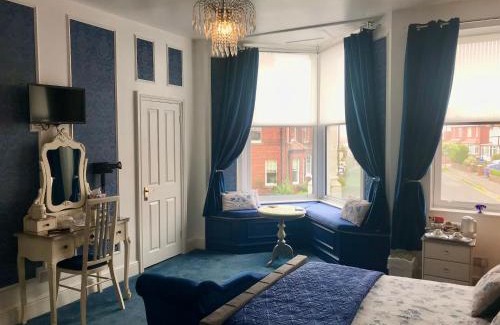 West Cliff House | Norman Guest House with Free Parking