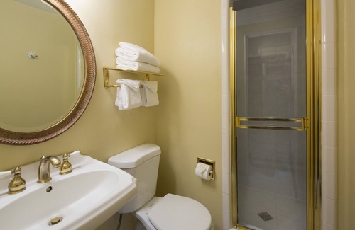 Golden Rectangle Hotel | Normandy Inn