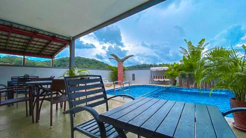 Temoyong Hotel | Norshah Village Resort