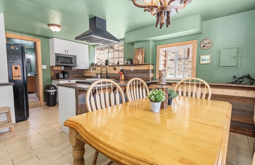 Upper Moonridge Cabin | Norske Nook
