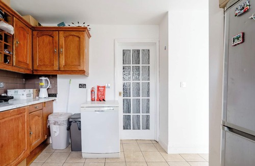 Townfield House | North Avenue Guest House Ltd, Heathrow Airport-Free Parking