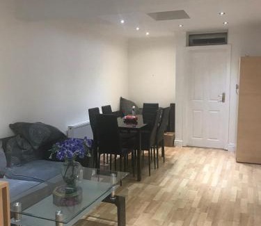 Townfield House | North Avenue Guest House Ltd, Heathrow Airport-Free Parking