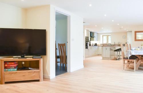 Broadwoodkelly House | North Barn