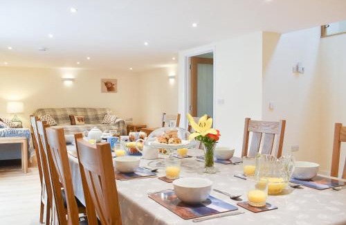 Broadwoodkelly House | North Barn