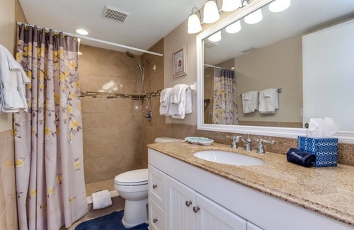 Holmes Beach Villa | North Beach Island Tree House 3 Bedroom Villa by Redawning