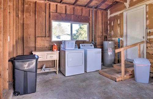 North Bend House | North Bend / Coos Bay Escape by Coast & Dunes!