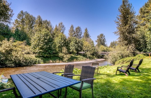 North Bend House | North Bend Escapes Moon River 4,5 - 2 Modern Townhomes on river, up to 12 guests
