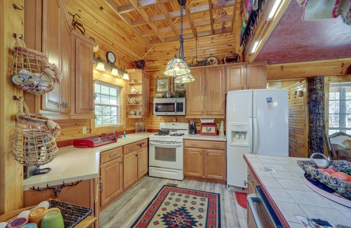 Micaville Cabin | North Carolina Getaway w/Covered Porches & Patio