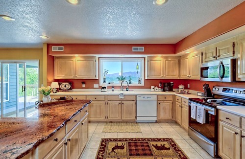 Eagles View House | North Carolina mountain home with spectacular view of Lake Chatuge & Mountains!