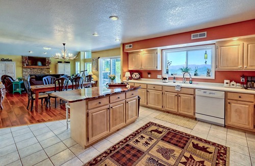 Eagles View House | North Carolina mountain home with spectacular view of Lake Chatuge & Mountains!