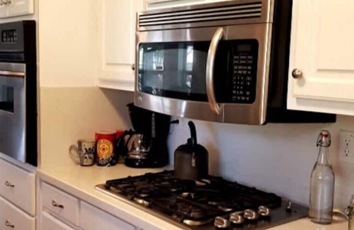 North Austin Civic Association House | North Central Comfort! Close to Downtown-UT-Domain-Q2 Stadium Pet-Kid Friendlyn
