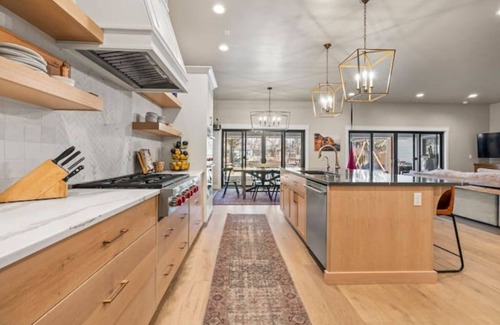 Sunset House | North End Family Friendly Home