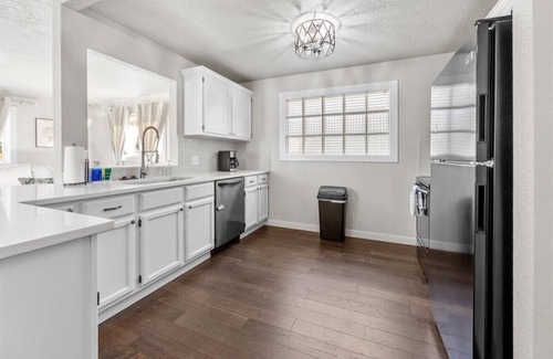 Sunset House | North End Gem w/Hot Tub, Fast Wifi, GameRoom, Fire Pit