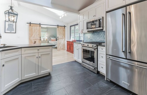 Cutchogue Cottage | North Fork Beach Cottage in Fleets Neck - walk to Beach and close to Vineyards!