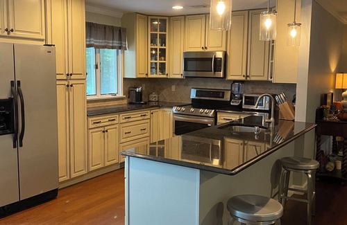 Cutchogue House | North Fork Vacation Home - Great location, Walk to Beach - with Hot Tub