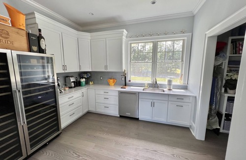 Peconic House | North Fork Waterfront 4-bedroom Home w/Pool & Dock