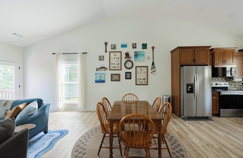 Hiawassee House | North Georgia Lake House: Lake Views & King Suite