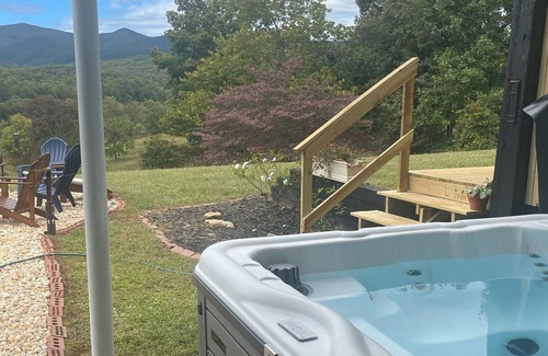 Clarkesville House | North Georgia Mountains Near Lake Burton and Helen