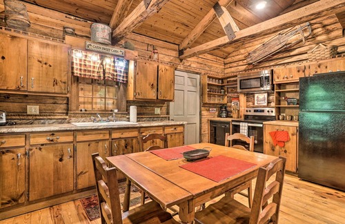 Sautee Nacoochee Cabin | North Georgia Mtn Escape w/Hot Tub & Games!