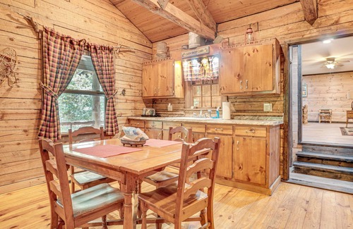Sautee Nacoochee Cabin | North Georgia Mtn Escape w/Hot Tub & Games!