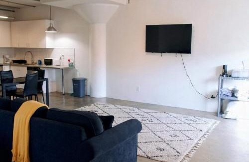 NoHo Arts District Apartment | North Hollywood at its best!