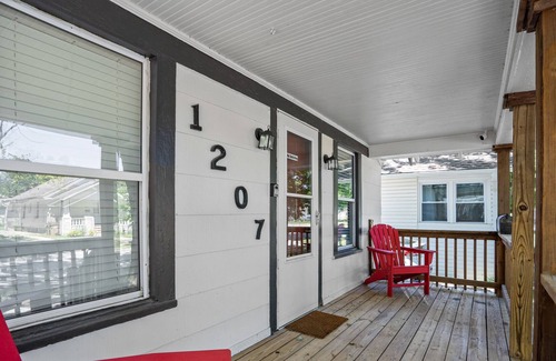 North Kansas City House | North Kansas City Nook! Pet Friendly and Walkable!