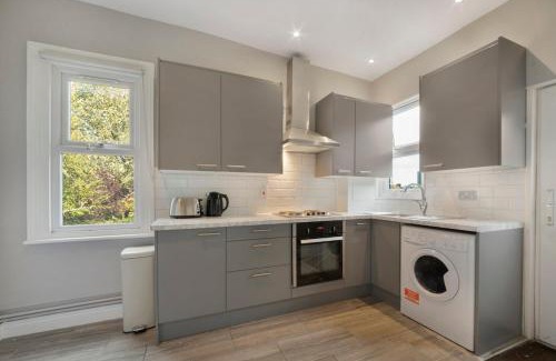 North Kensington Apartment | North Kensington Westfield 3 bedroom New DeluxAprt