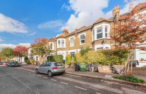 North Kensington Apartment | North Kensington Westfield 3 bedroom New DeluxAprt