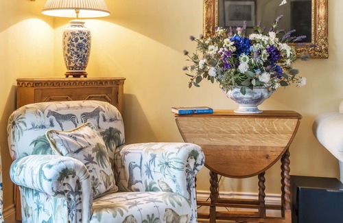 Worlington Cottage | North Leigh Barn - a mkt - marketing that sleeps 4 guests in 2 bedrooms