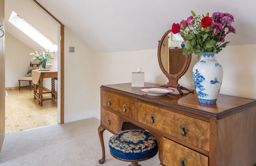 Worlington Cottage | North Leigh Barn - a mkt - marketing that sleeps 4 guests in 2 bedrooms