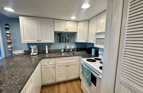 North Ocean City Condo | North OC Oceanfront Condo. Big deck. Entire 1st floor. fully remodeled in 2025.