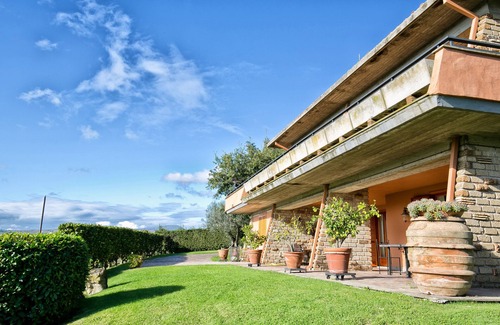 Sutri Villa | NORTH OF ROME IN THE HEART OF TUSCIA