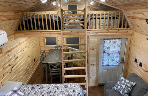 Platter Cabin | North Poolside Cabin
