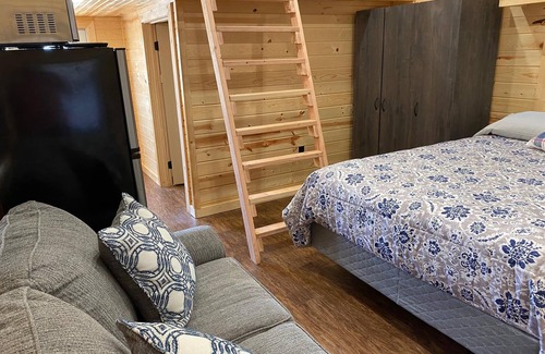Platter Cabin | North Poolside Cabin