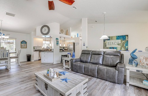North Port House | North Port Home w/Lanai & Pool - 8 Mi to Beach!