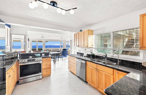 Waialua House | North Shore Beach House w/AC, Parking, WIFI, King Beds.