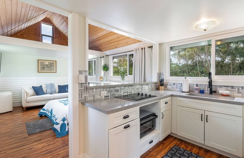 Mokuleia House | North Shore Gated LUX Estate 1 block to Sandy Beach | House + 2 cottages