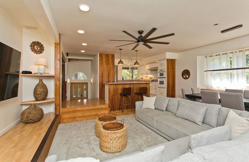 Waialee House | North Shore Oahu Beachfront Estate – Surf & Sunsets Await!" 🌊🏄‍♂️🌺