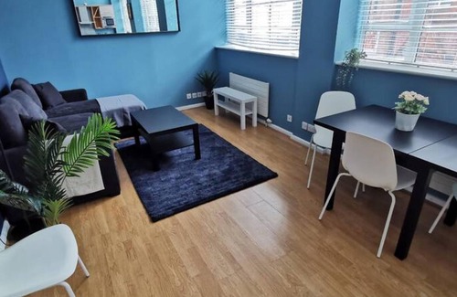 The Lanes Apartment | North Street Getaway With Friends Family