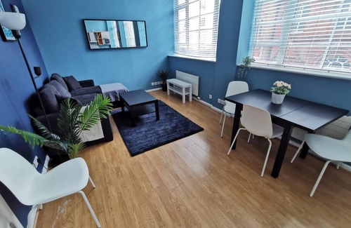 The Lanes Apartment | North Street Getaway With Friends Family