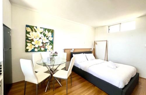 Willoughby Apartment | North Sydney Studio with Car Park AC