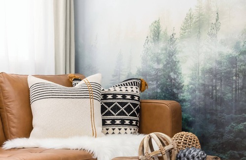 Lower Lonsdale Apartment | North Van Hideaway | Walk to Lonsdale & Seabus!