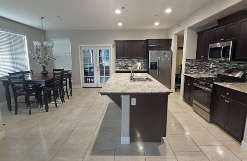 Visalia House | North Visalia Family Getaway – 5BR/3BA, Near Parks & Sequoia NP, Sleeps 12