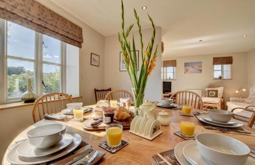Burrington House | Northcote Lodge